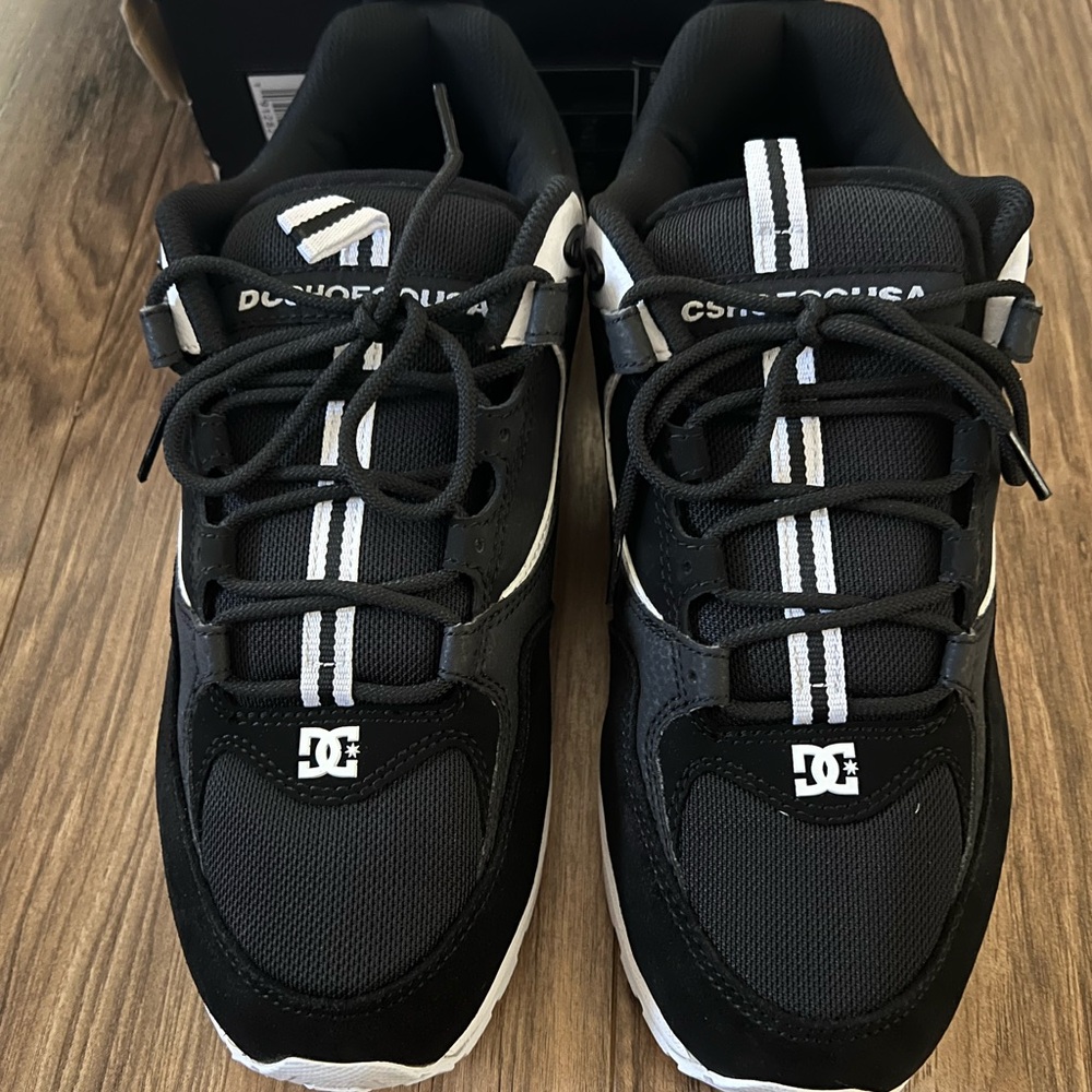 Mens DC shoes, like new